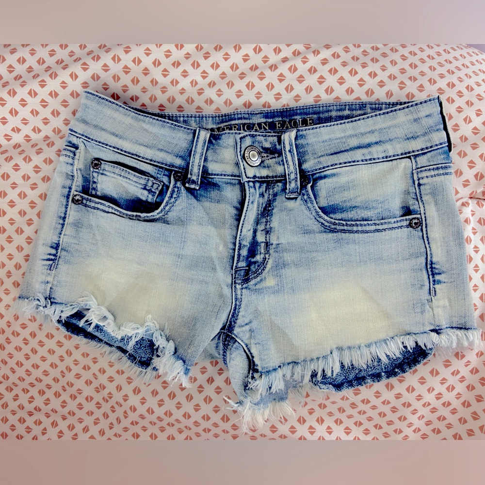 US 2 Women’s American Eagle Outfitters “Shortie” Shorts.